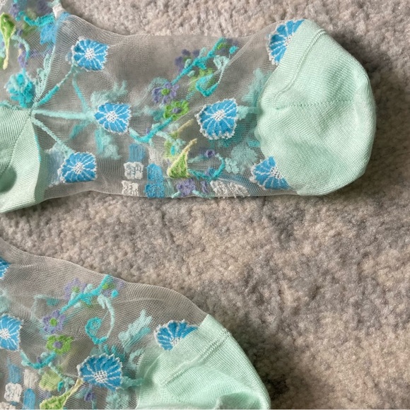 [Ozone] NWOT Floating Floral Sheer Socks - Picture 7 of 7